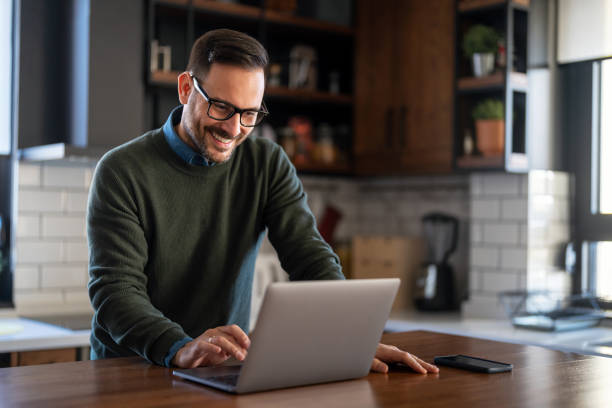 What Is the Best Free AI Email Writer? A Comparison of Top Tools in 2025